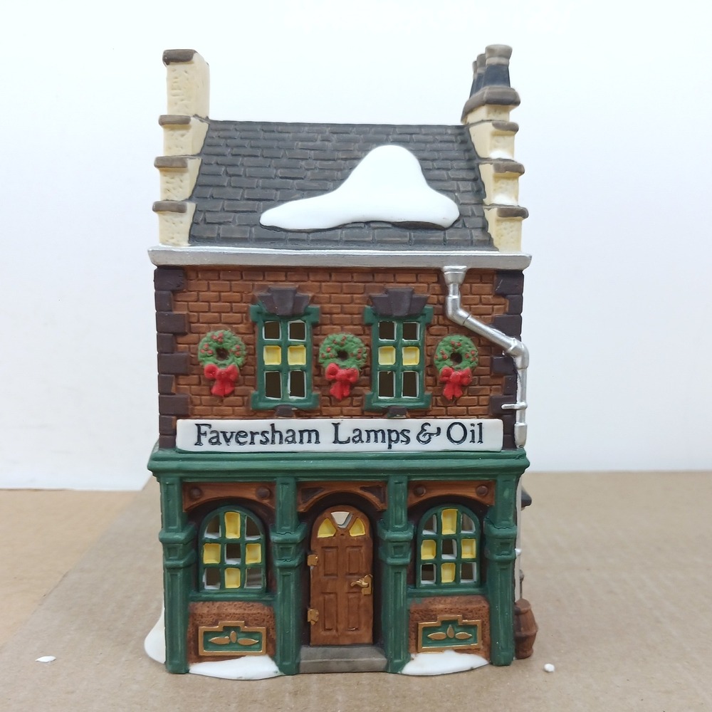 Dept 56 Dickens Village Faversham Lamps & Oil 5832-7 Heritage Village Collection
